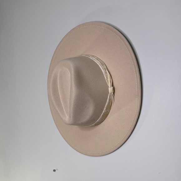 Tan Wide-Brimmed Flat Hat - Picture 4 of 5